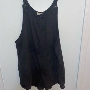 UNIVERSAL THREAD ROMPER SIZE LARGE